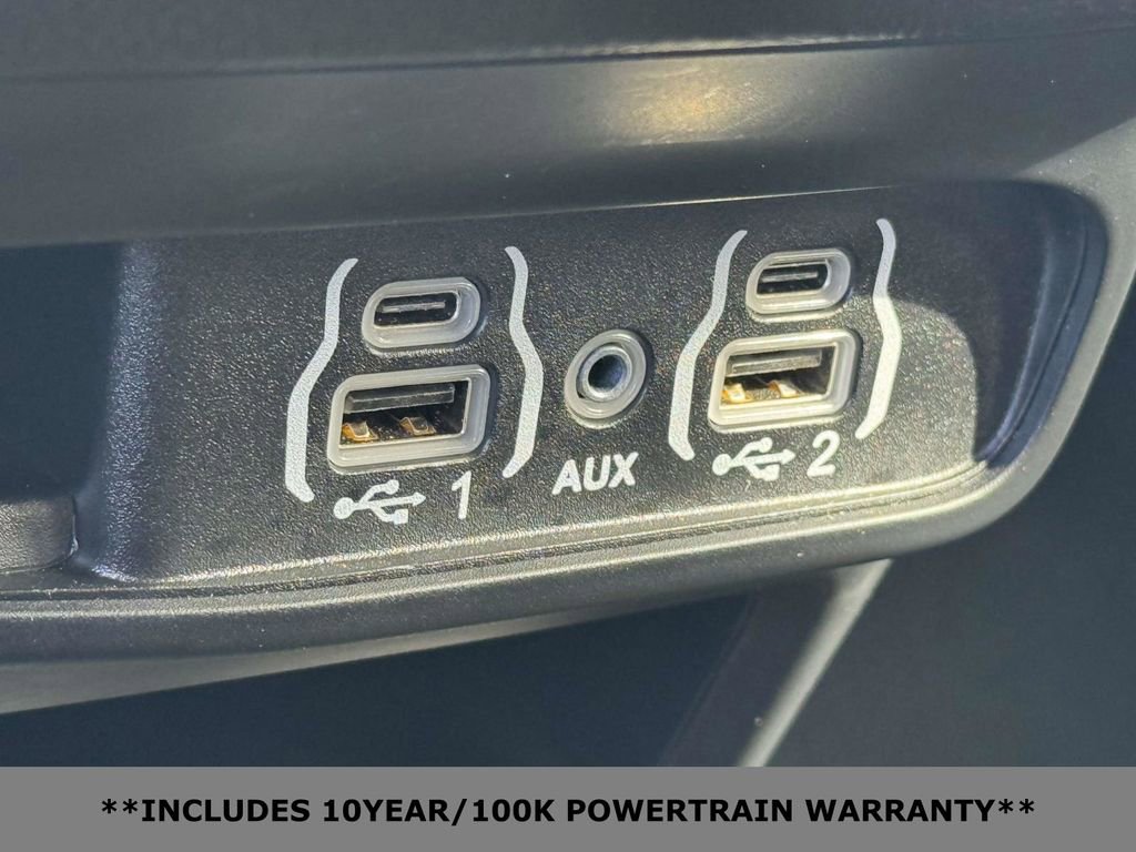 Used 2025 Chrysler Pacifica Select FWD image 28