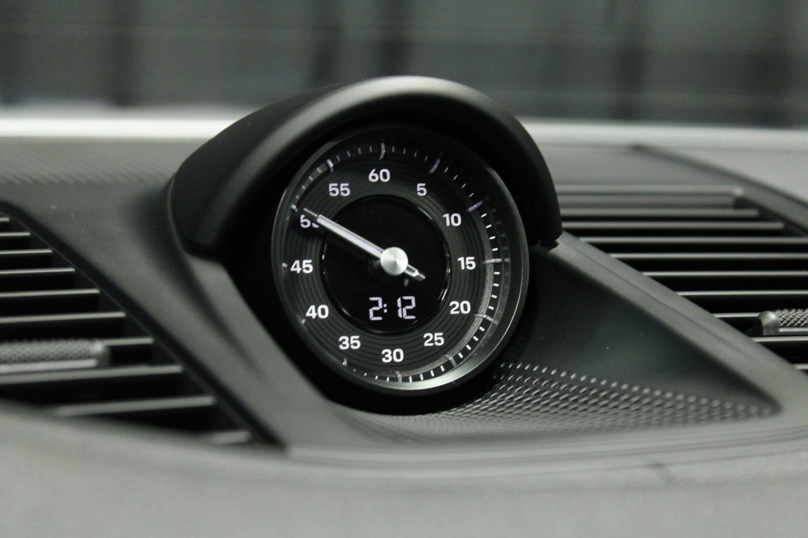 Used 2025 Porsche Panamera 4 image 37