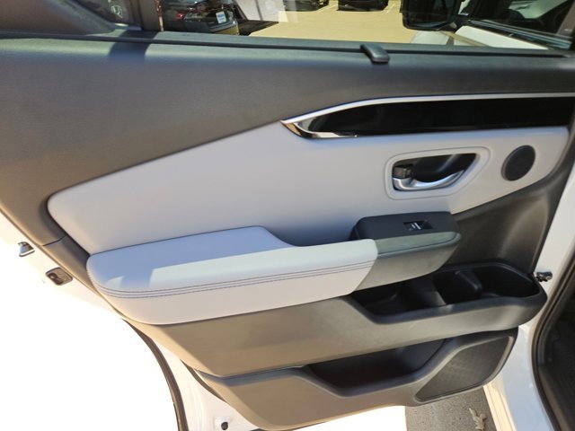 New 2025 Honda Pilot Touring image 12