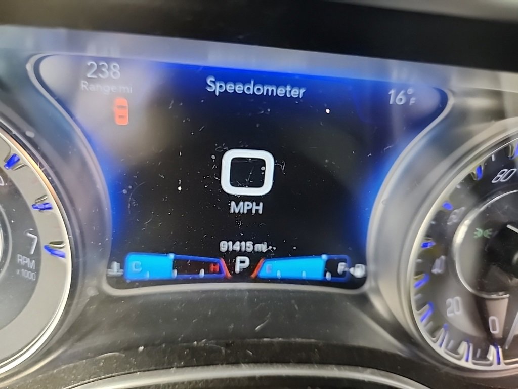 Used 2018 Chrysler 300 Touring L image 3