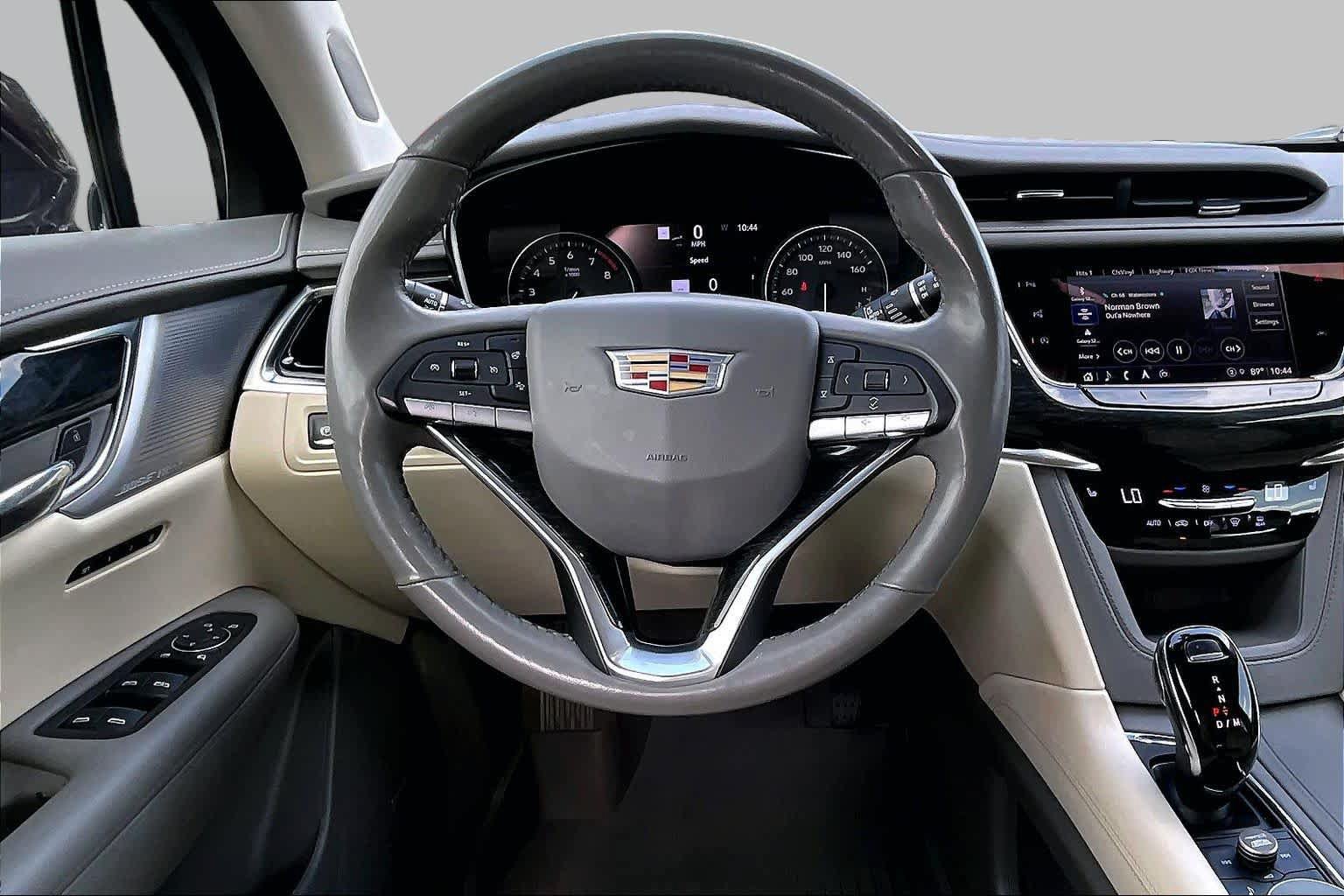 Used 2022 Cadillac XT6 Premium Luxury w/ Technology Package FWD image 6
