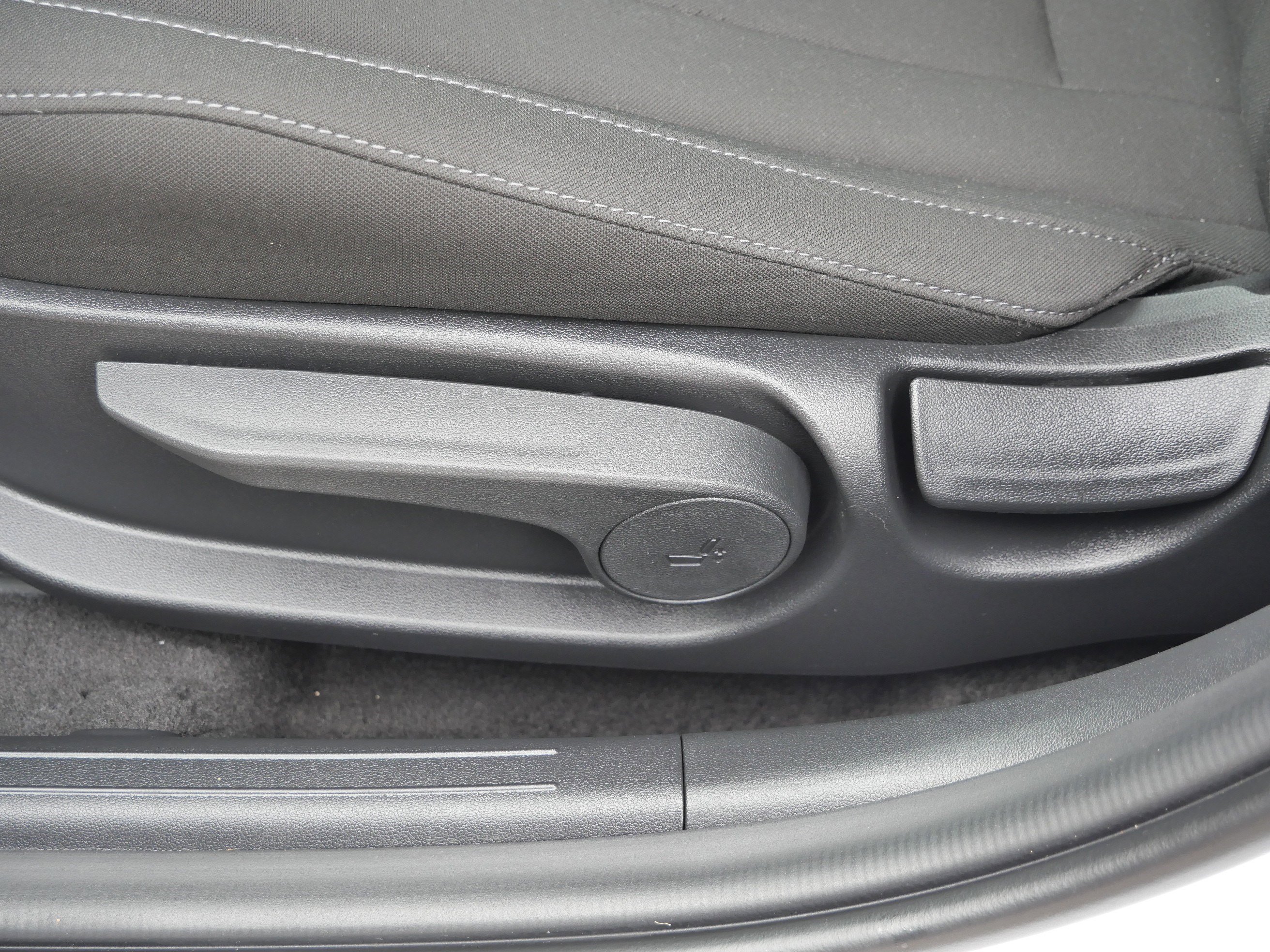 Used 2025 Hyundai Elantra SEL image 20