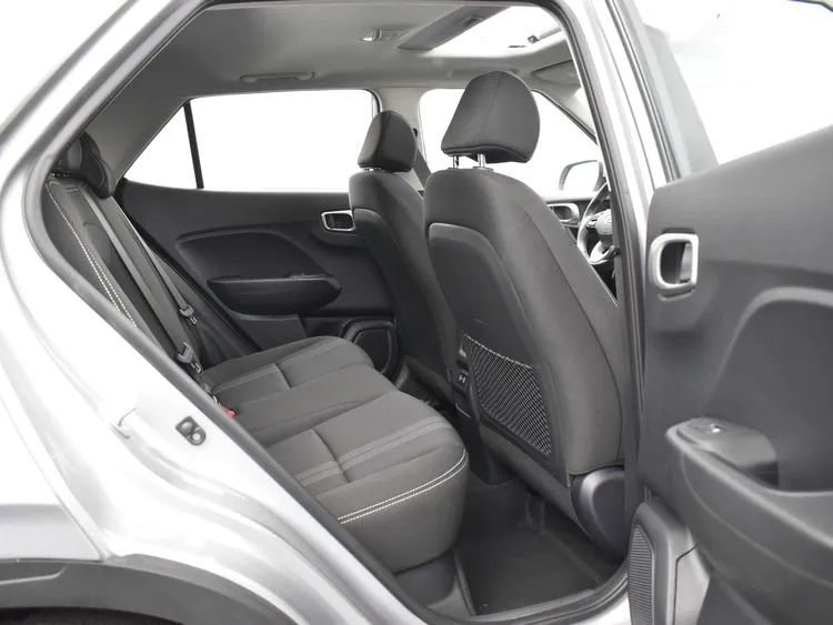 Used 2025 Hyundai Venue SEL FWD image 18