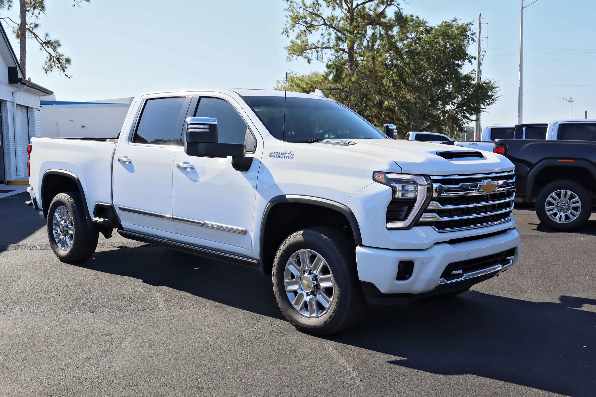 Used 2024 Chevrolet Silverado 2500 High Country w/ High Country Premium Package AWD/4WD image 2