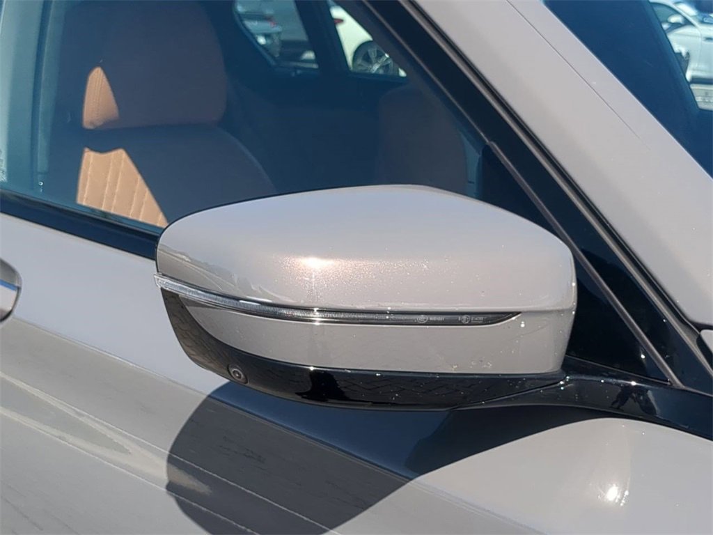 Used 2021 BMW 750i xDrive w/ Luxury Rear Seating Package image 13