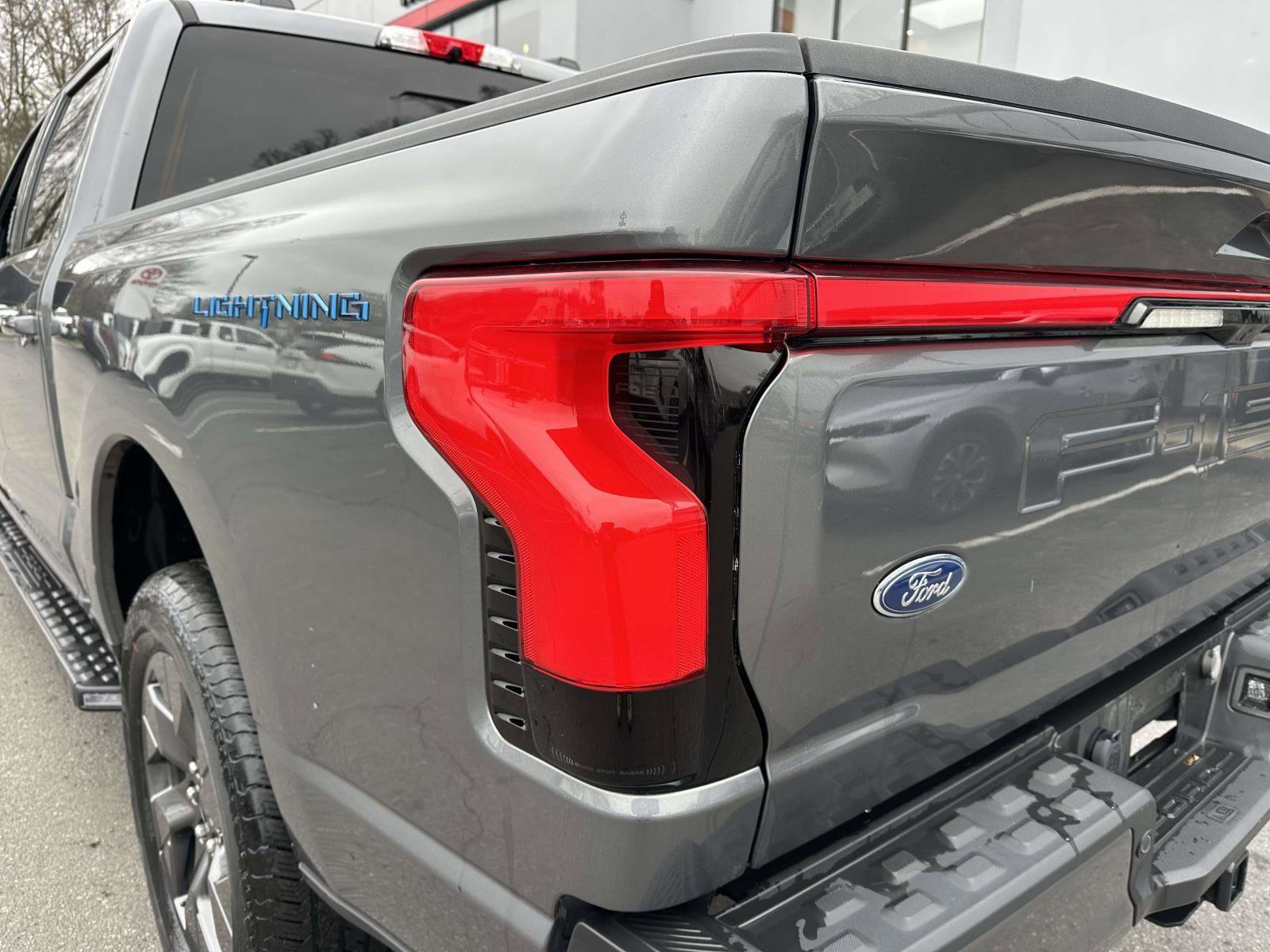 Used 2023 Ford F150 Lightning Lariat image 12