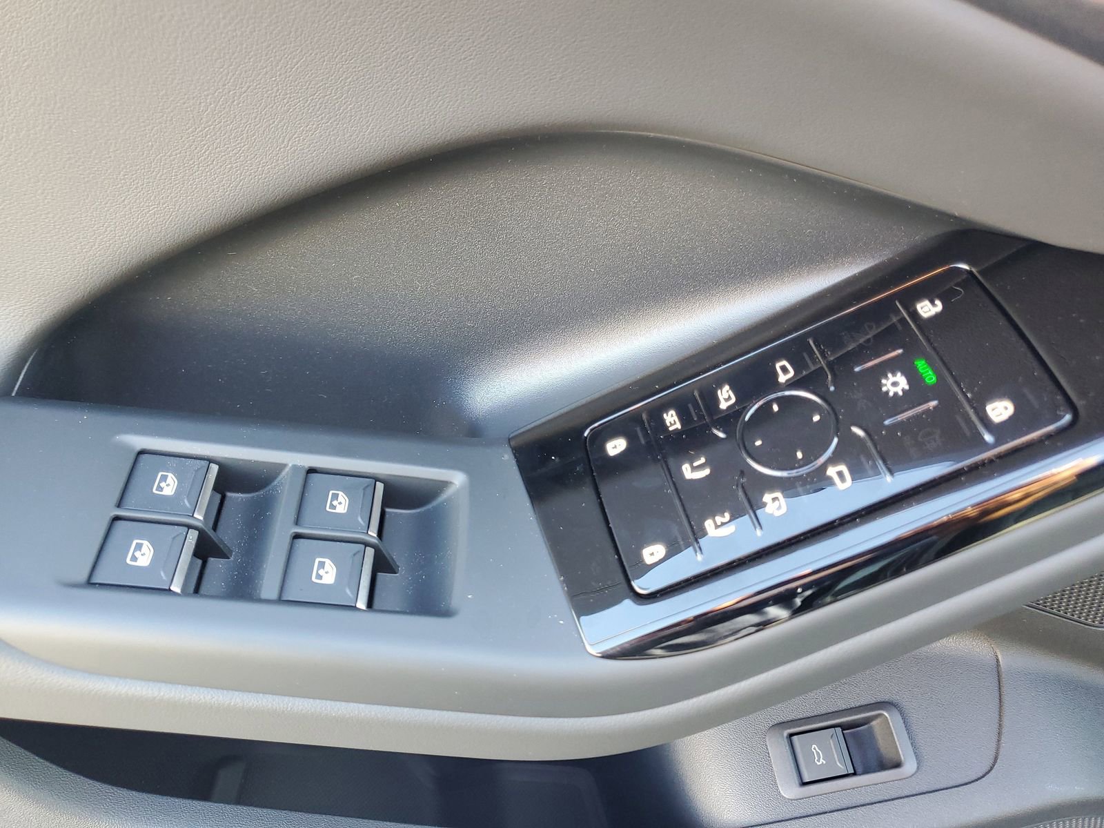 New 2025 Audi Q6 e-tron Premium image 21