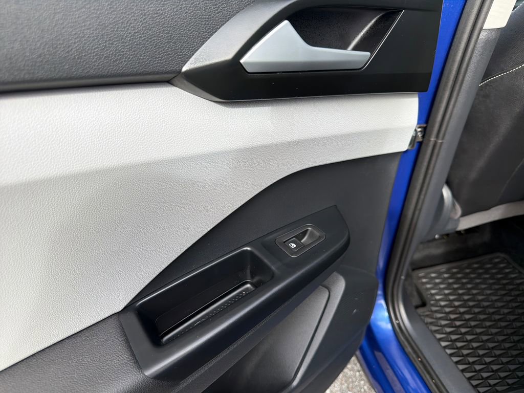 Used 2022 Volkswagen Taos SE image 19