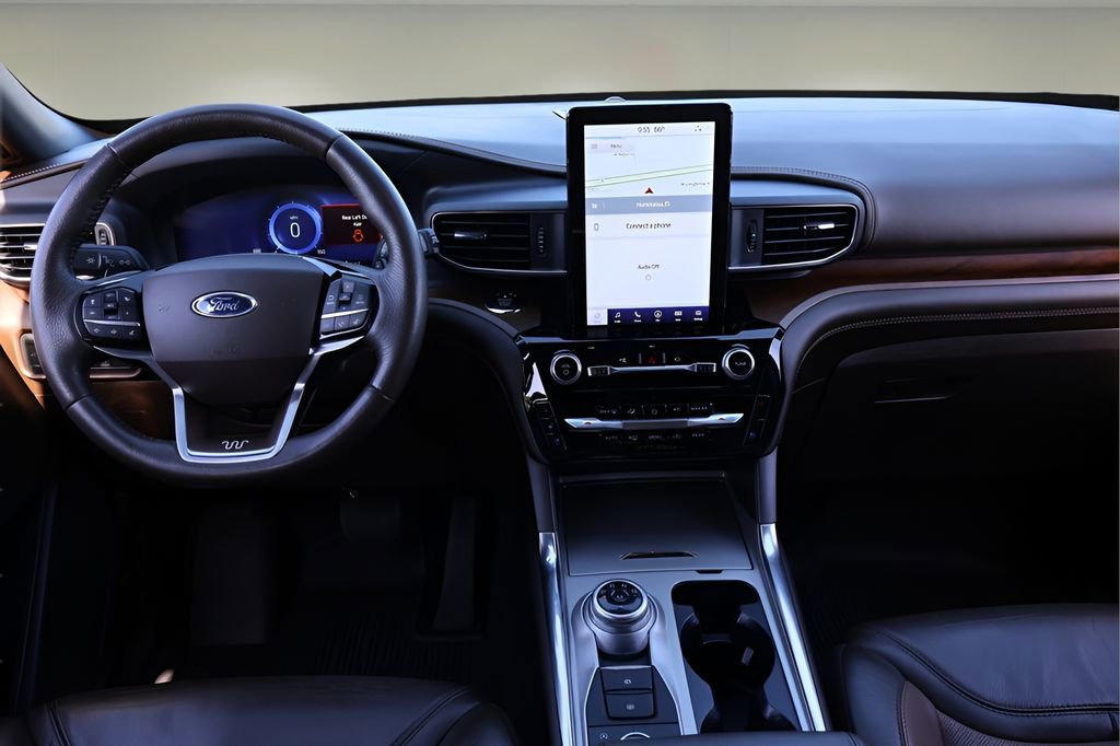 Used 2021 Ford Explorer King Ranch w/ Premium Technology Package image 13