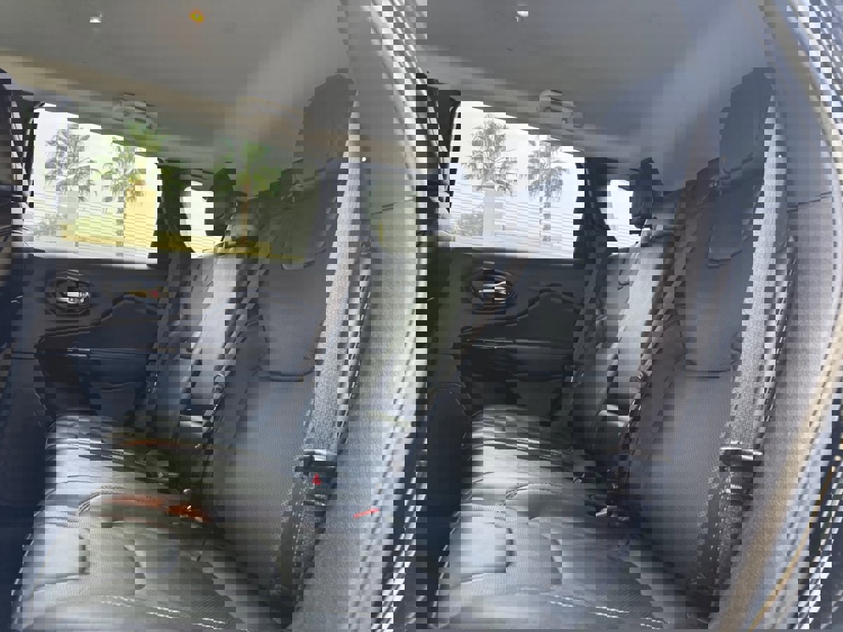 Used 2023 Jeep Cherokee Altitude Lux image 18