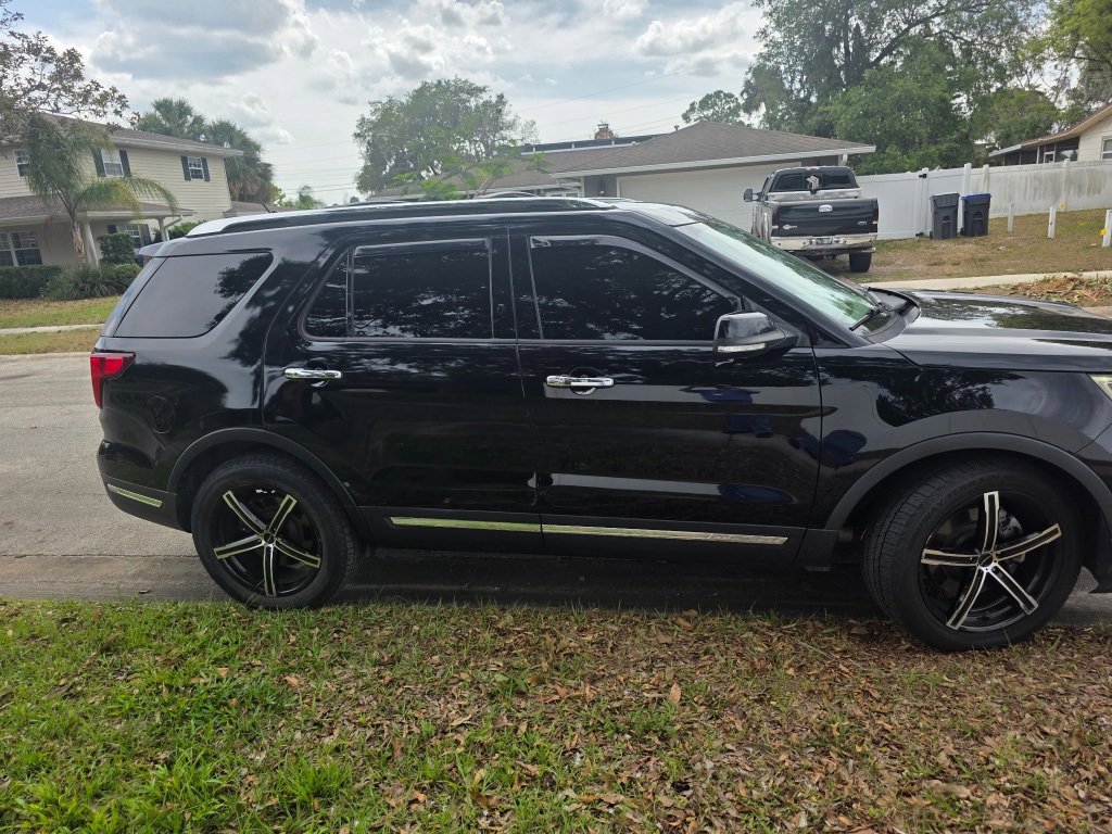 Used 2019 Ford Explorer Limited w/ Class III Trailer Tow Package image 2