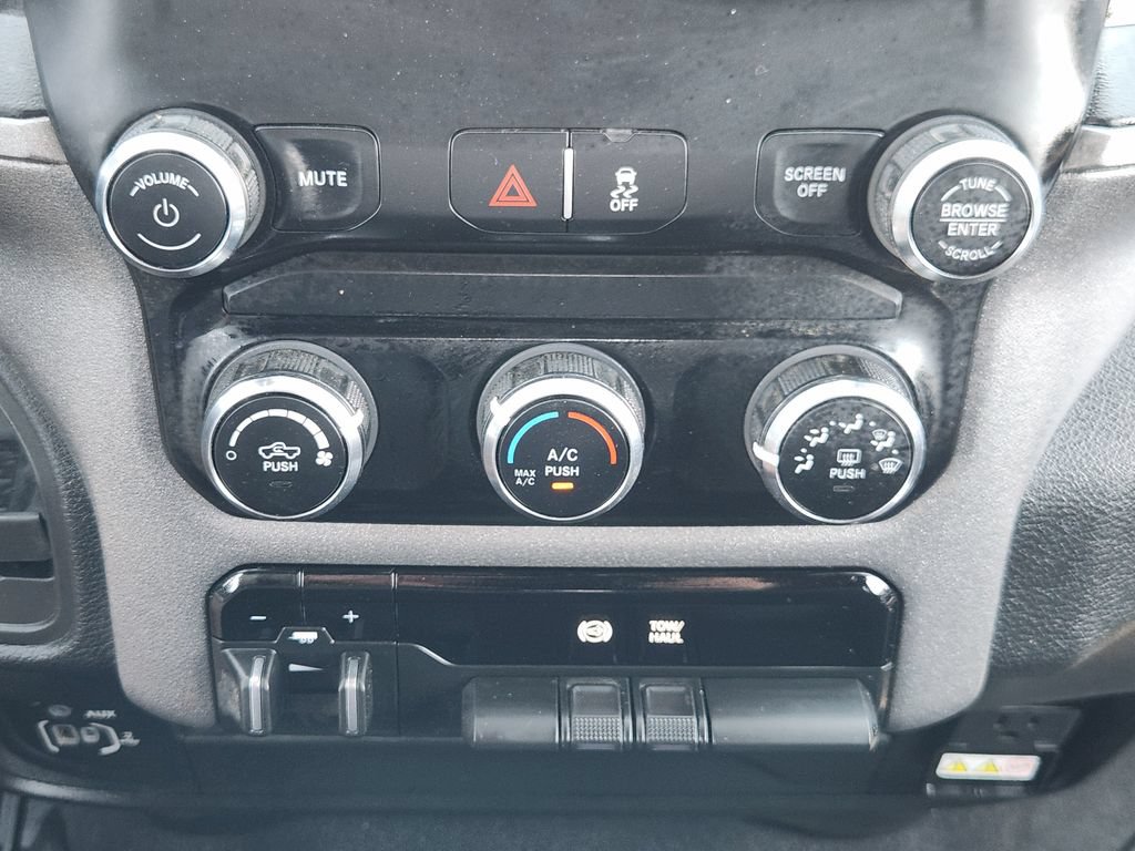 Used 2024 RAM 3500 Tradesman w/ Chrome Appearance Group AWD/4WD image 19