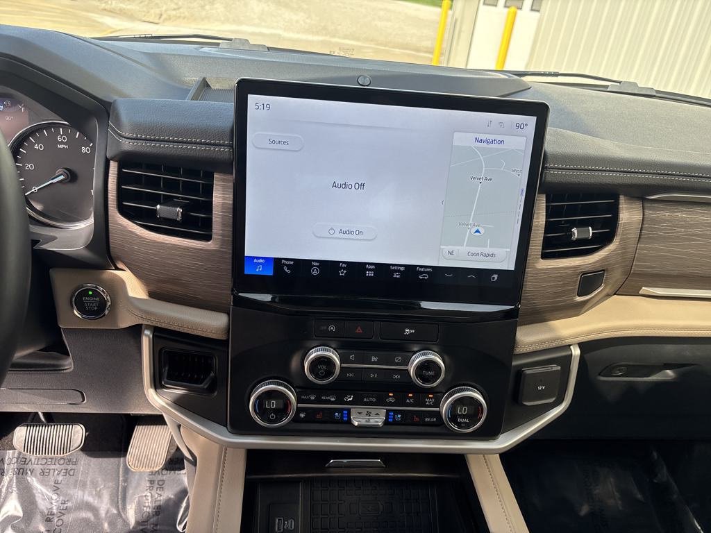 Used 2024 Ford Expedition Limited image 33