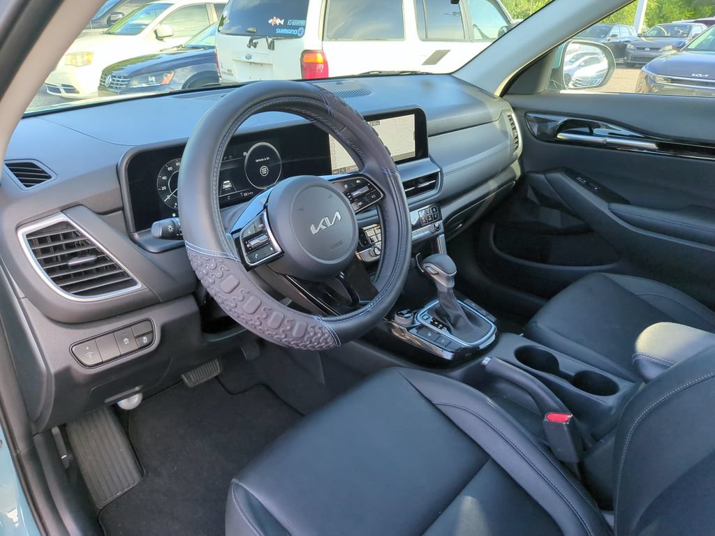 Used 2024 Kia Seltos EX FWD image 8