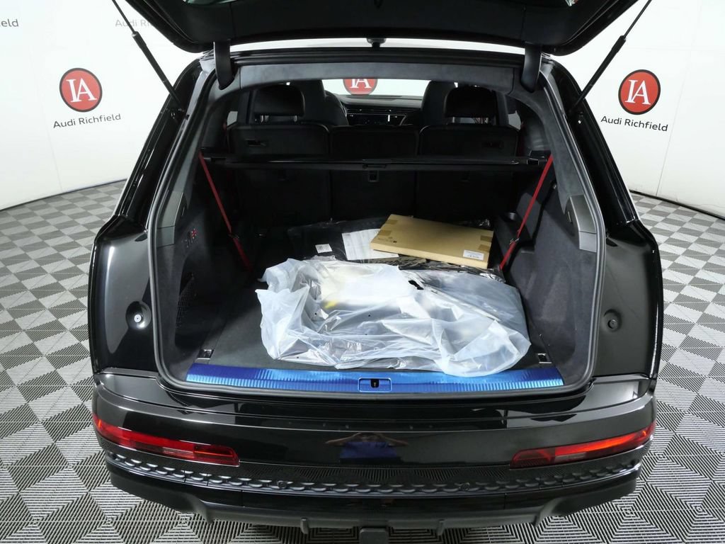 New 2026 Audi SQ7 Prestige AWD/4WD image 11