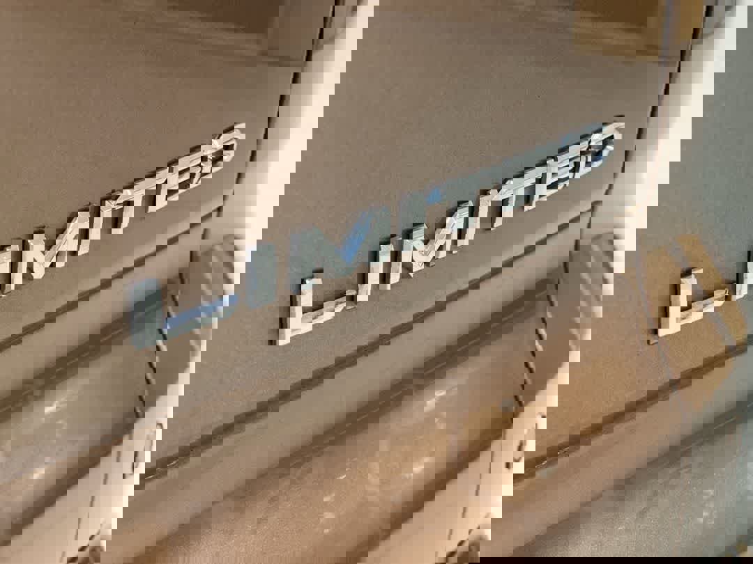 Used 2025 Toyota Crown Signia Limited image 11