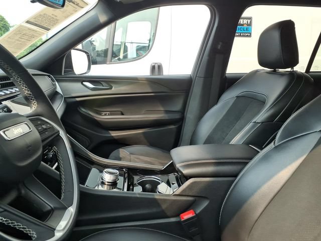 Used 2023 Jeep Grand Cherokee Altitude AWD/4WD image 7