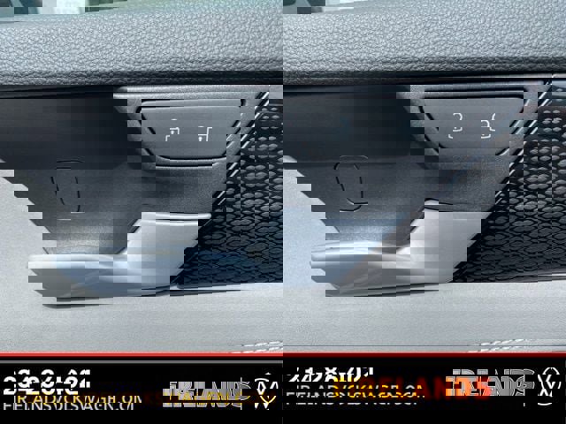 New 2025 Volkswagen Tiguan SE image 45