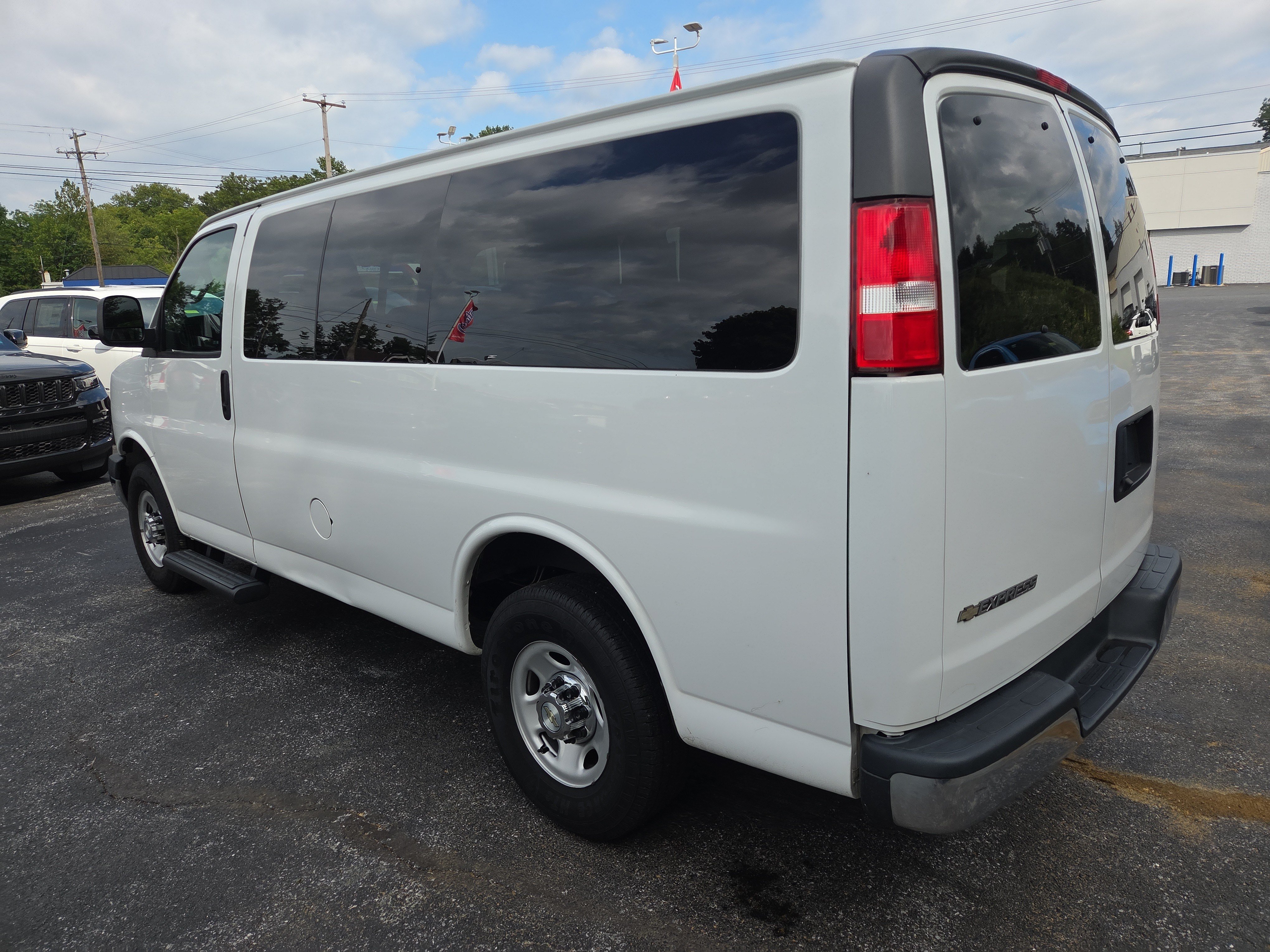 Used 2020 Chevrolet Express 2500 LT w/ LT Preferred Equipment Group RWD image 6