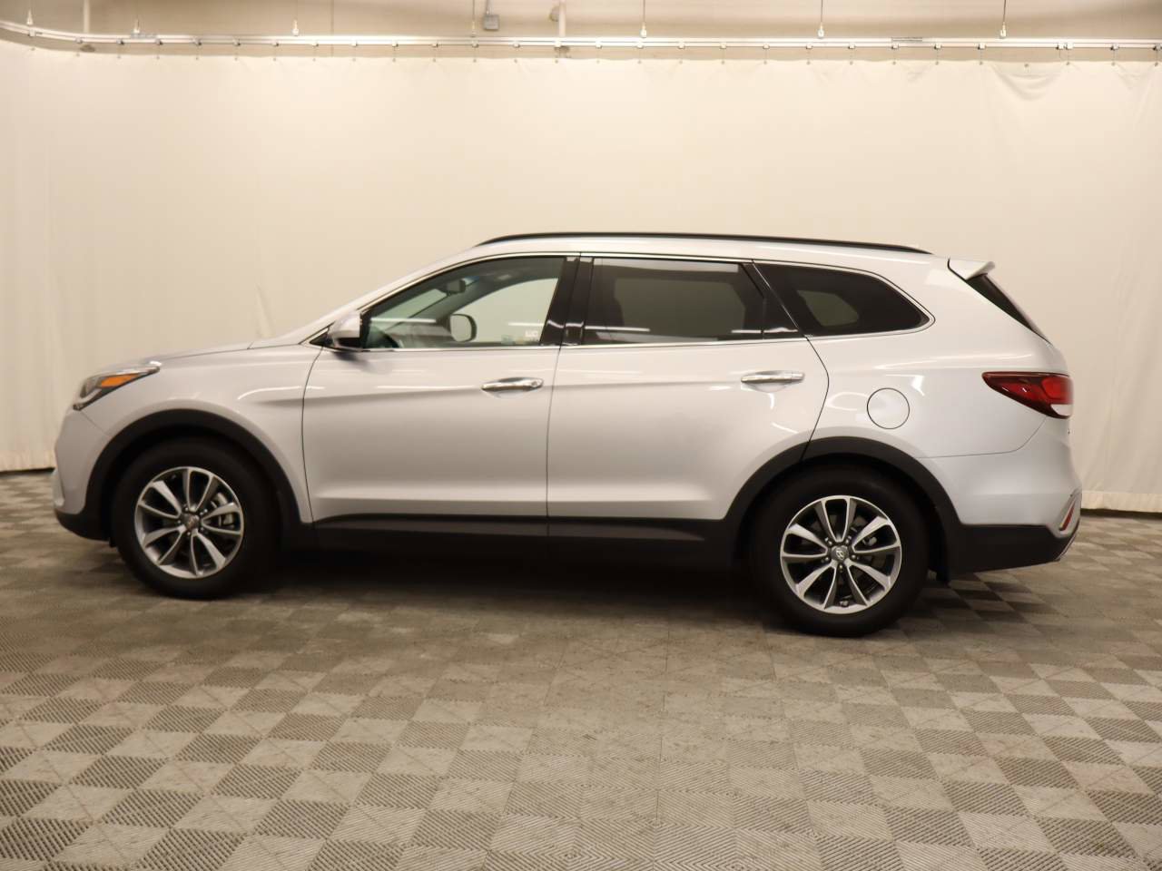 Used 2018 Hyundai Santa Fe SE image 2