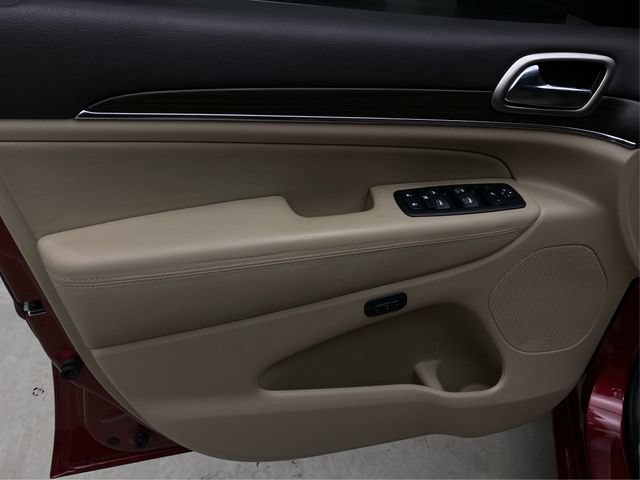 Used 2014 Jeep Grand Cherokee Overland AWD/4WD image 26
