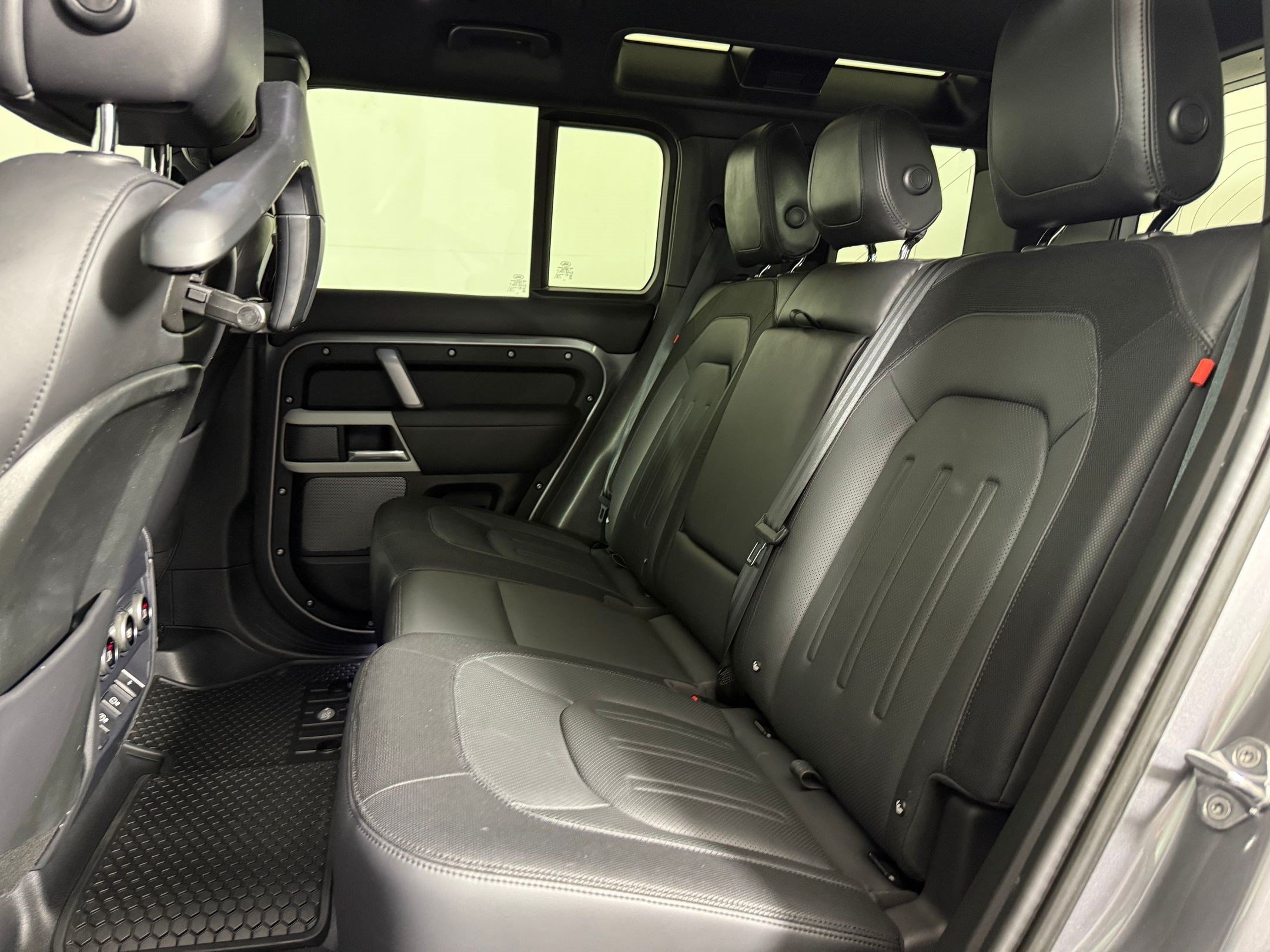 Used 2022 Land Rover Defender 110 X-Dynamic HSE AWD/4WD image 22