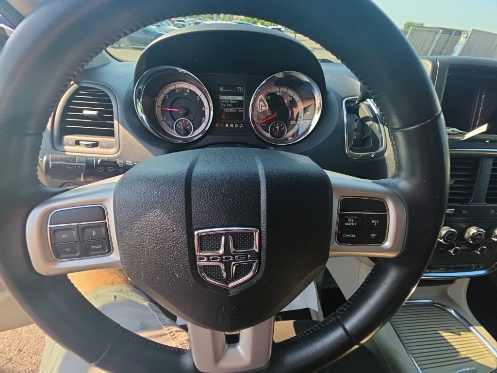 Used 2015 Dodge Grand Caravan SXT w/ Rear Park Assist Package FWD image 16