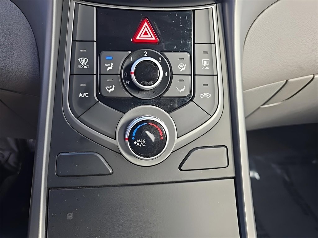 Used 2014 Hyundai Elantra SE image 24