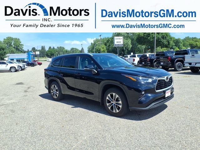 Used 2024 Toyota Highlander XLE AWD/4WD image 1