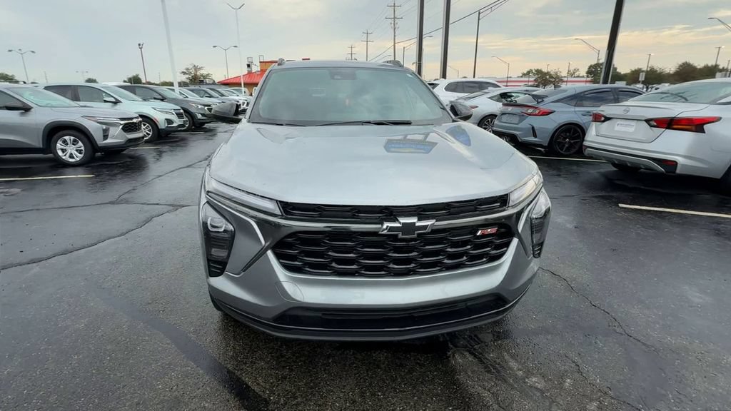 Used 2025 Chevrolet Trax RS w/ Driver Confidence Package FWD image 3