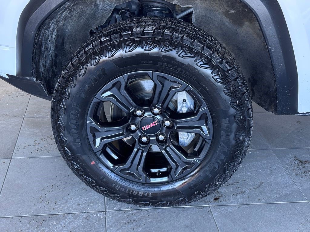 Certified 2025 GMC Canyon Elevation image 4