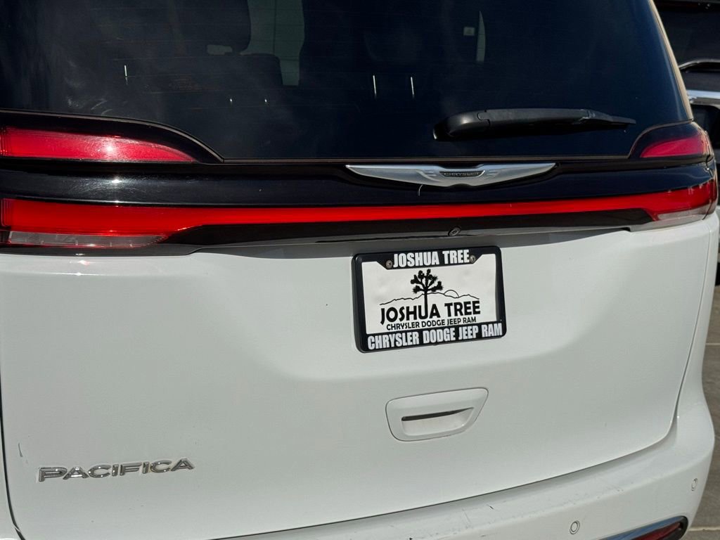 Used 2022 Chrysler Pacifica Touring-L FWD image 13