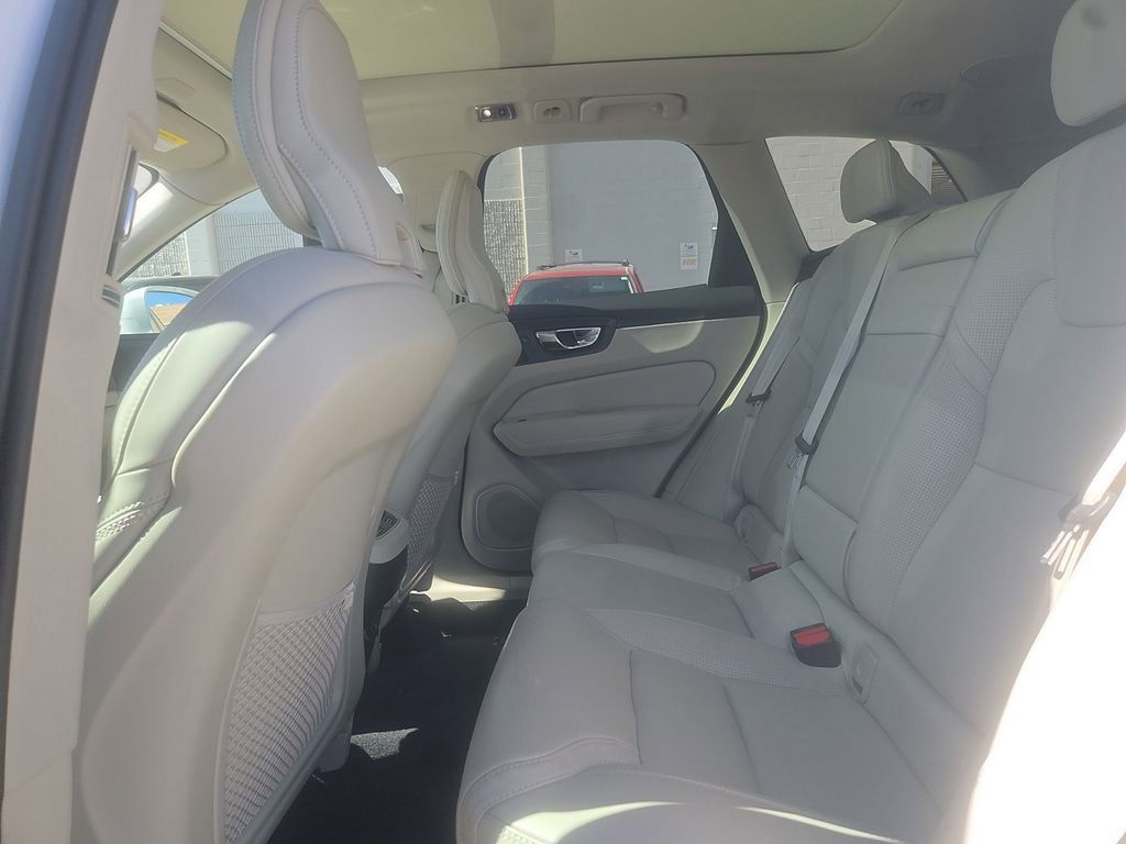 Used 2020 Volvo XC60 T5 Inscription image 15