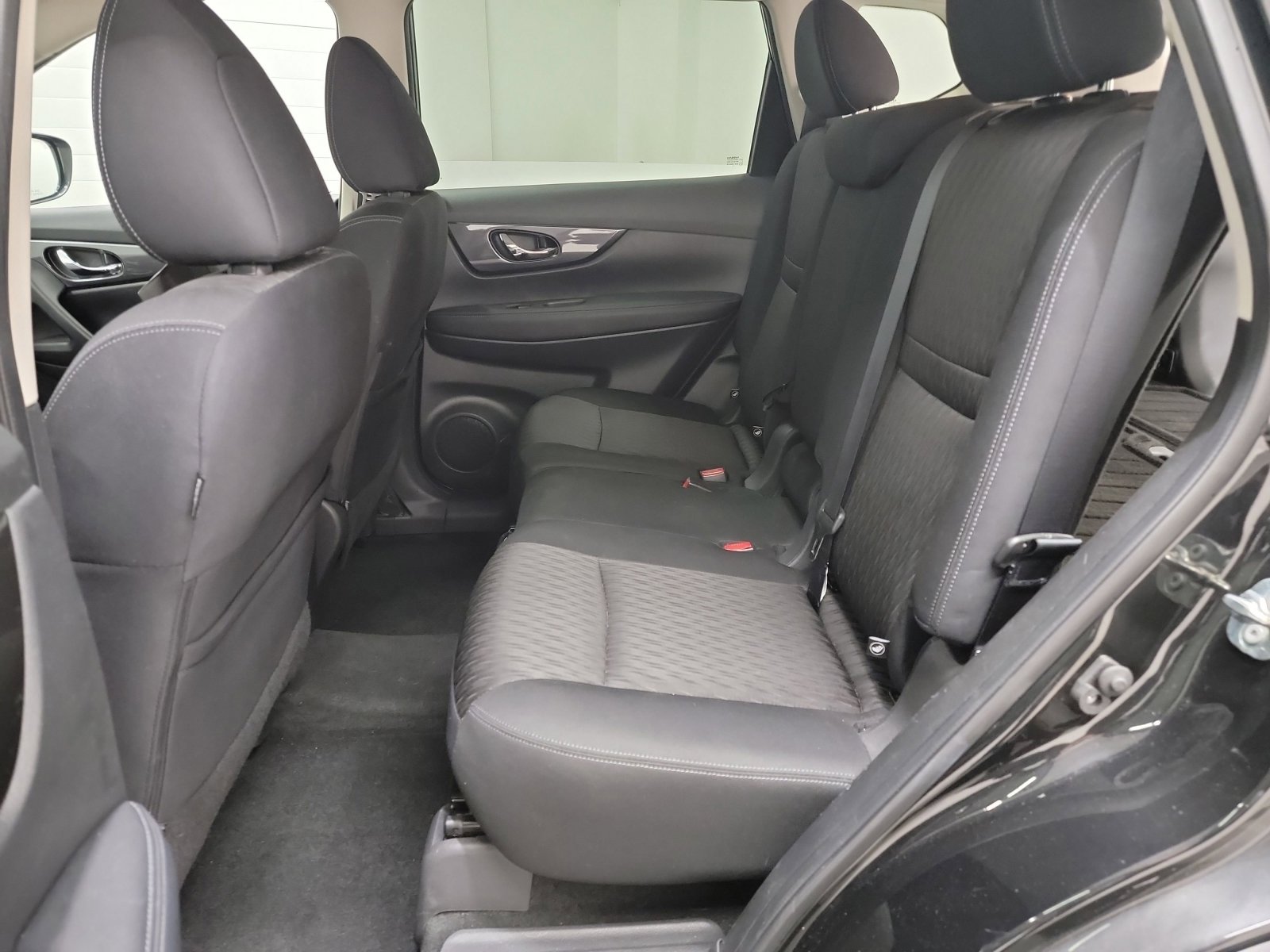 Used 2020 Nissan Rogue SV image 27