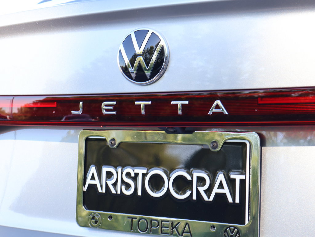 Used 2026 Volkswagen Jetta SE FWD image 33