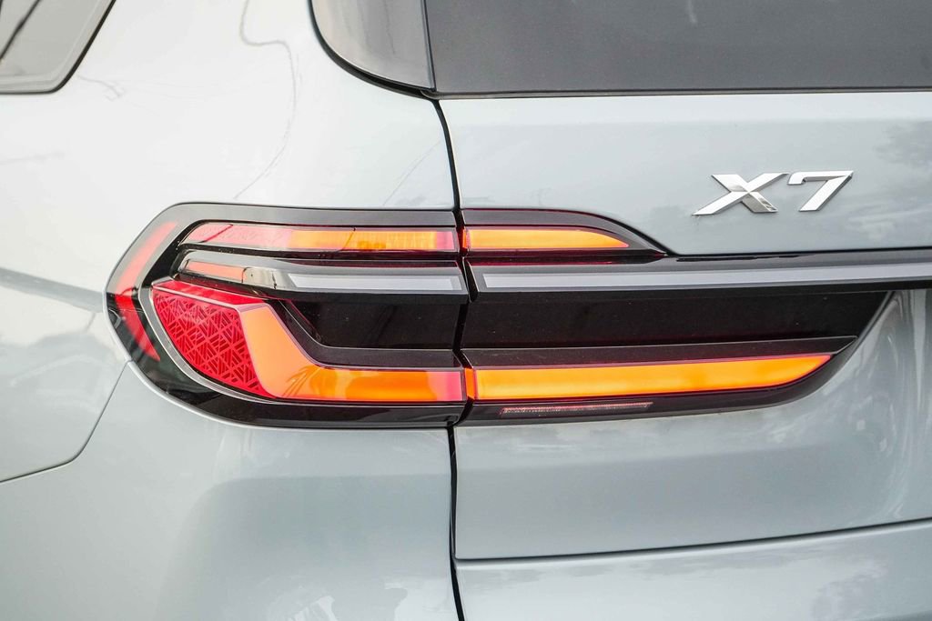 Used 2026 BMW X7 xDrive40i w/ Executive Package image 7
