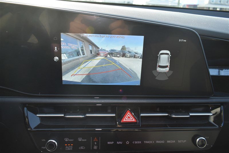 Used 2025 Kia Niro EX Touring image 16