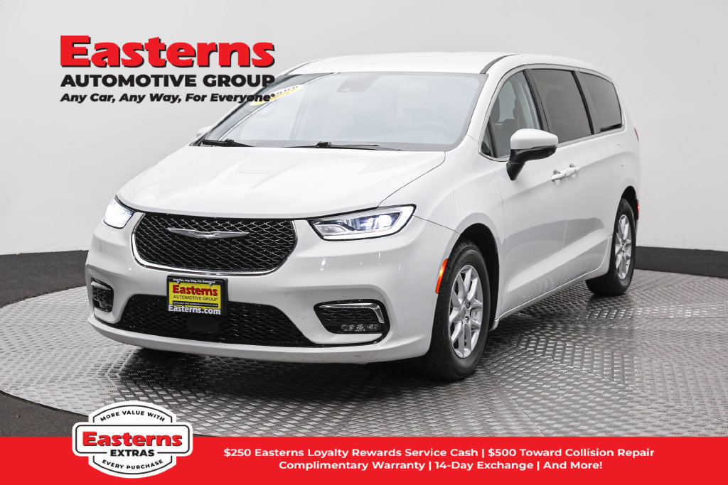 Used 2023 Chrysler Pacifica Touring-L