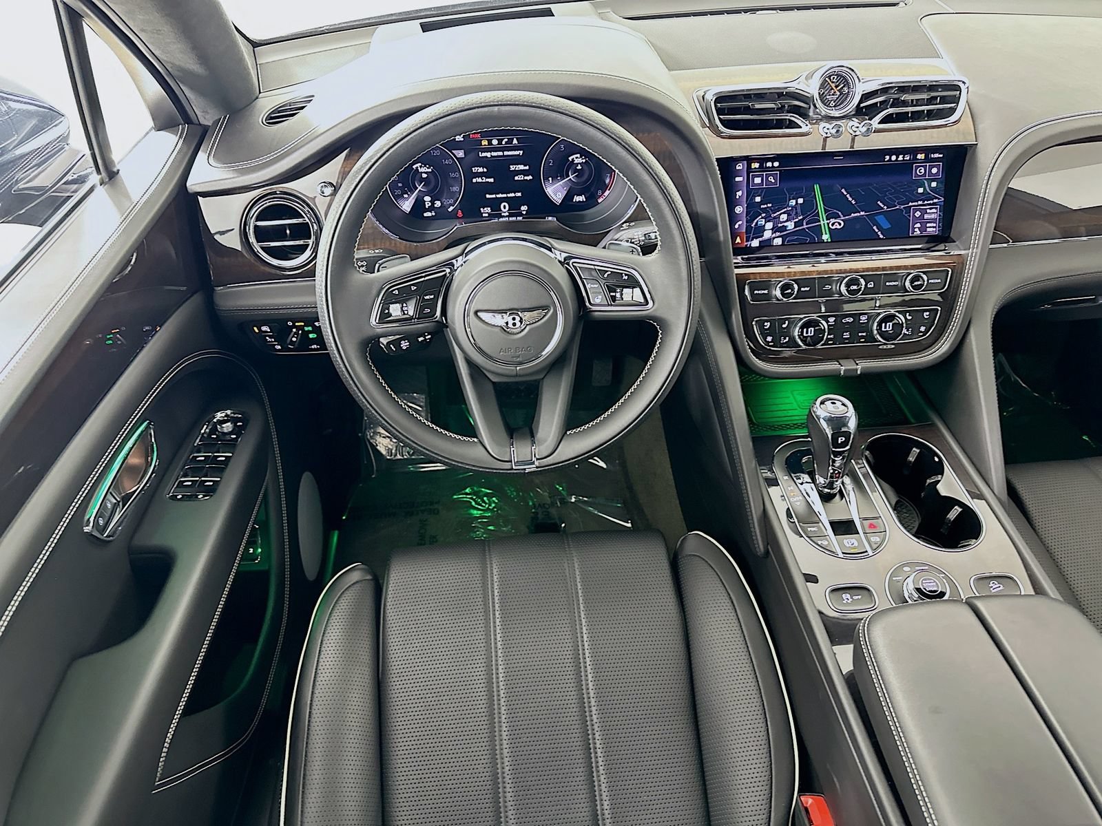 Used 2022 Bentley Bentayga AWD/4WD image 32