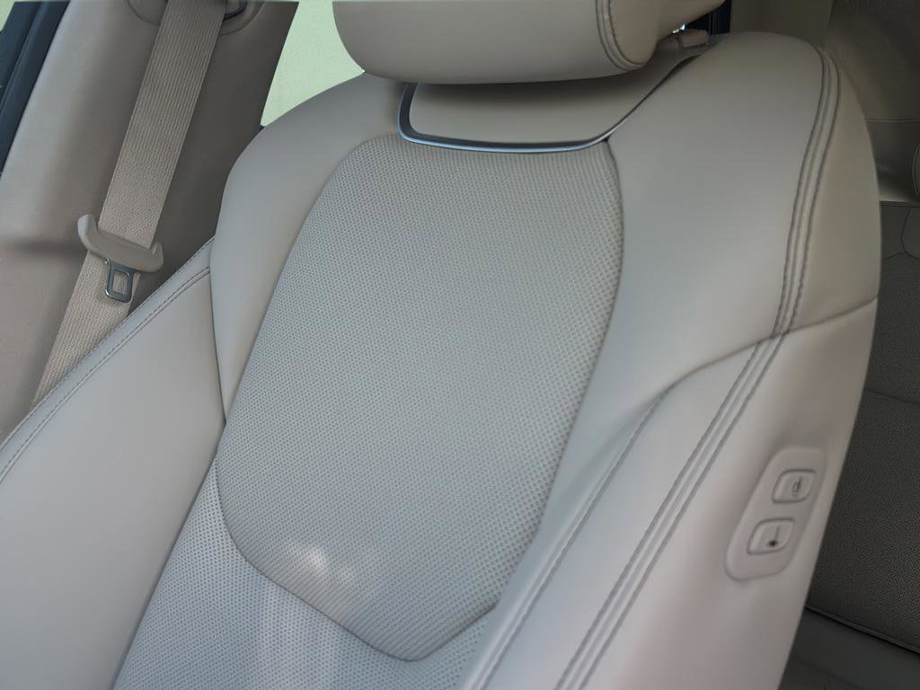 Used 2026 Genesis GV70 2.5T Select image 47