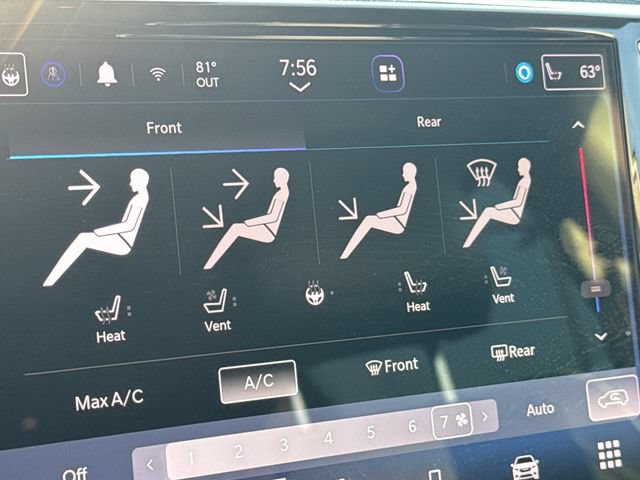 Used 2023 Chrysler Pacifica Limited FWD image 35