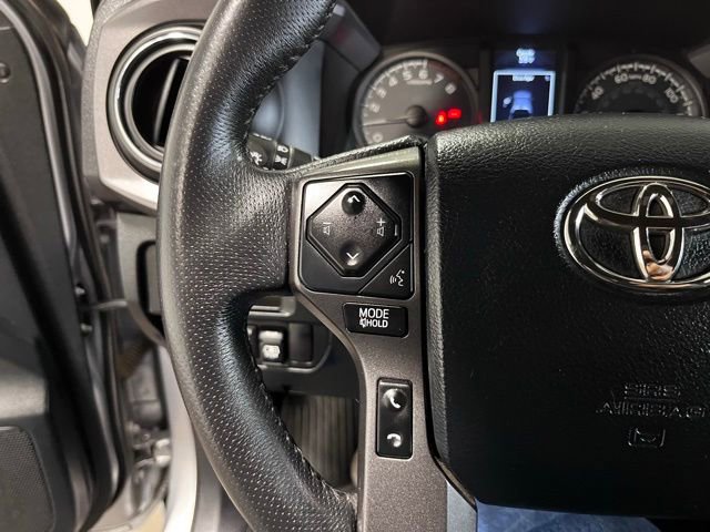 Used 2017 Toyota Tacoma TRD Sport AWD/4WD image 25