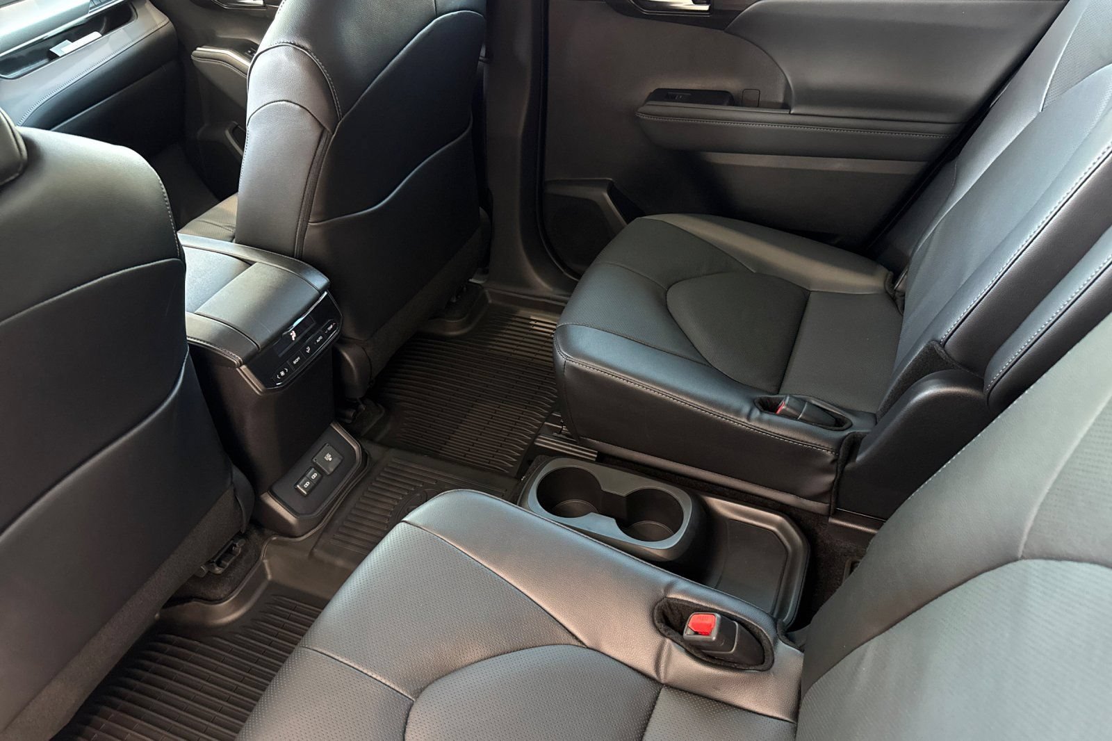 New 2026 Toyota Highlander Limited AWD/4WD image 12