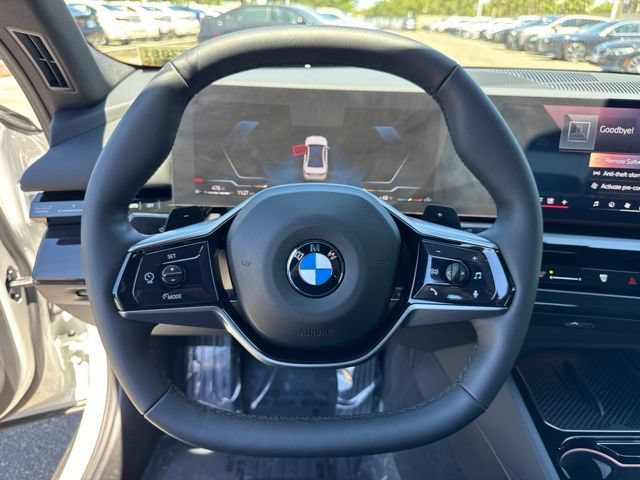 Used 2026 BMW 530i w/ Convenience Package RWD image 25