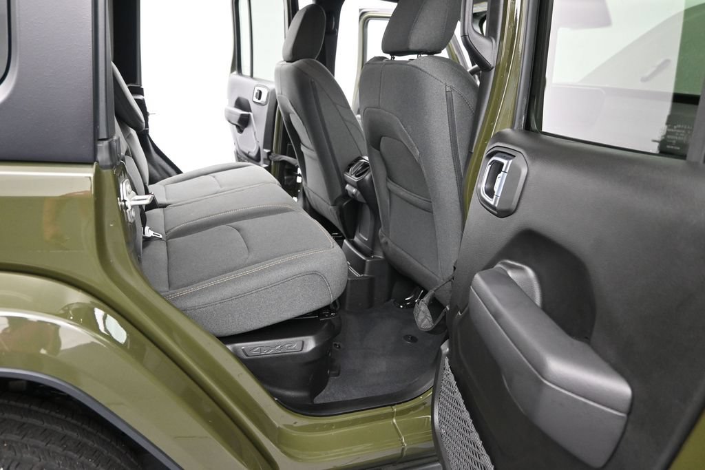 Used 2024 Jeep Wrangler Unlimited w/ Convenience Group AWD/4WD image 19