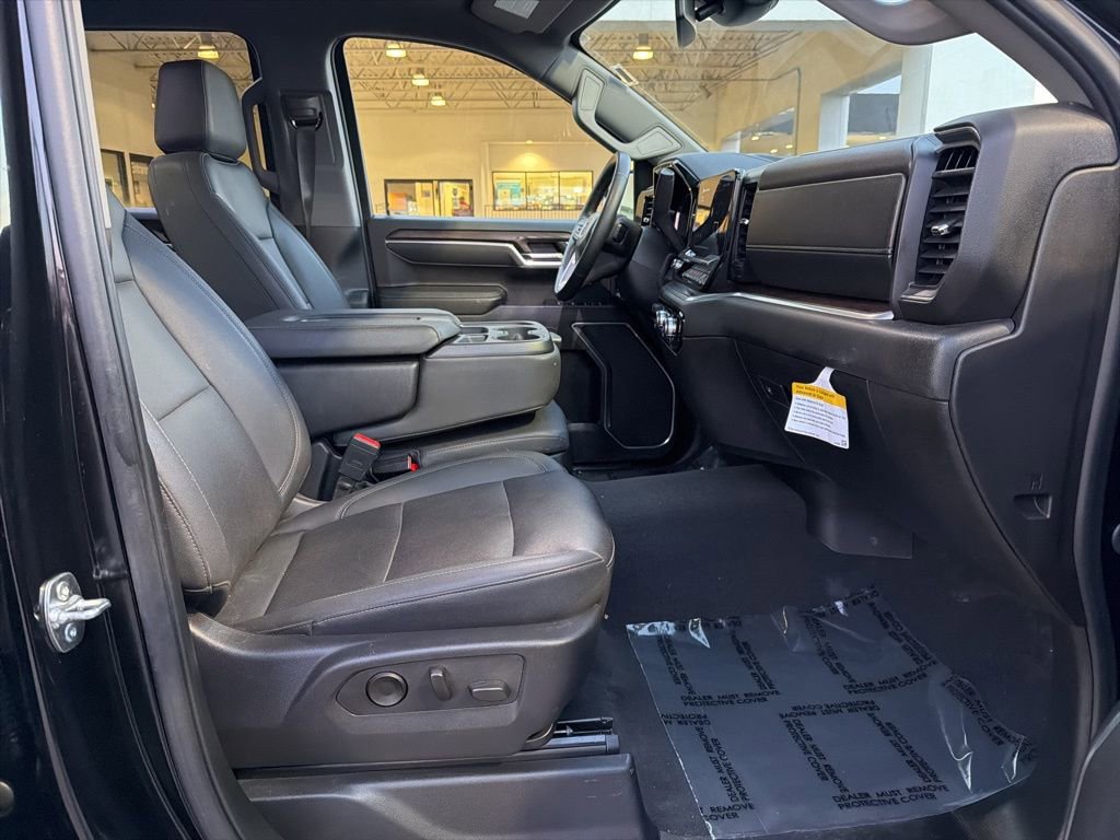 Used 2025 GMC Sierra 1500 SLT AWD/4WD image 33