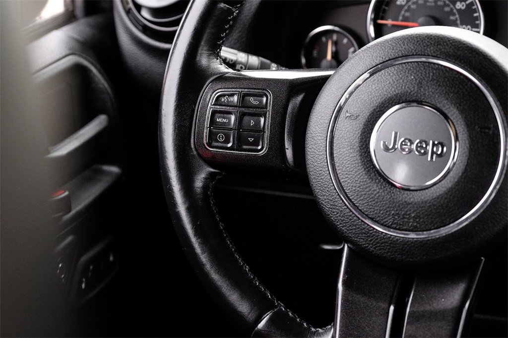 Used 2017 Jeep Wrangler Unlimited Rubicon image 13