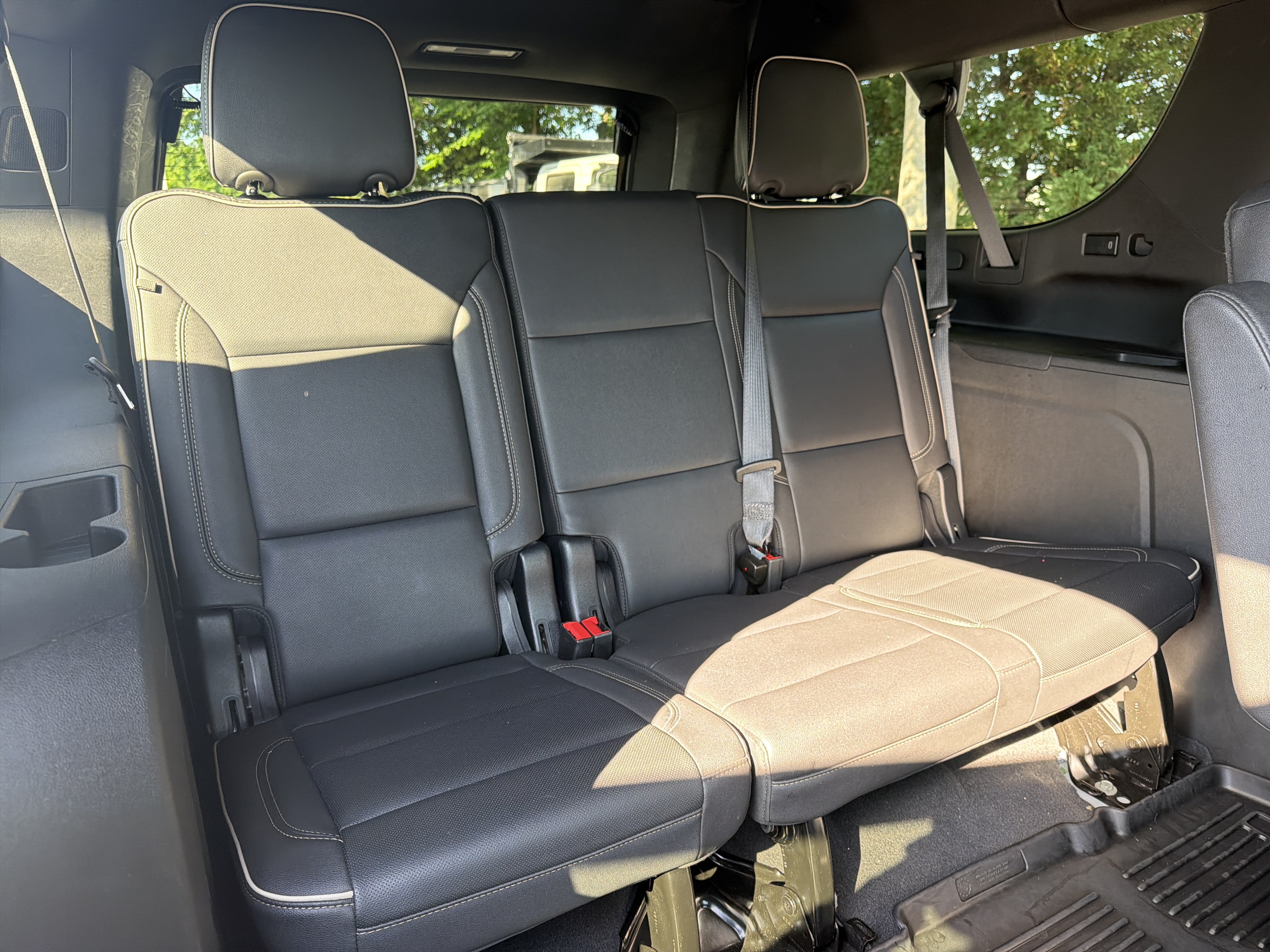 Used 2023 Chevrolet Suburban Premier AWD/4WD image 32