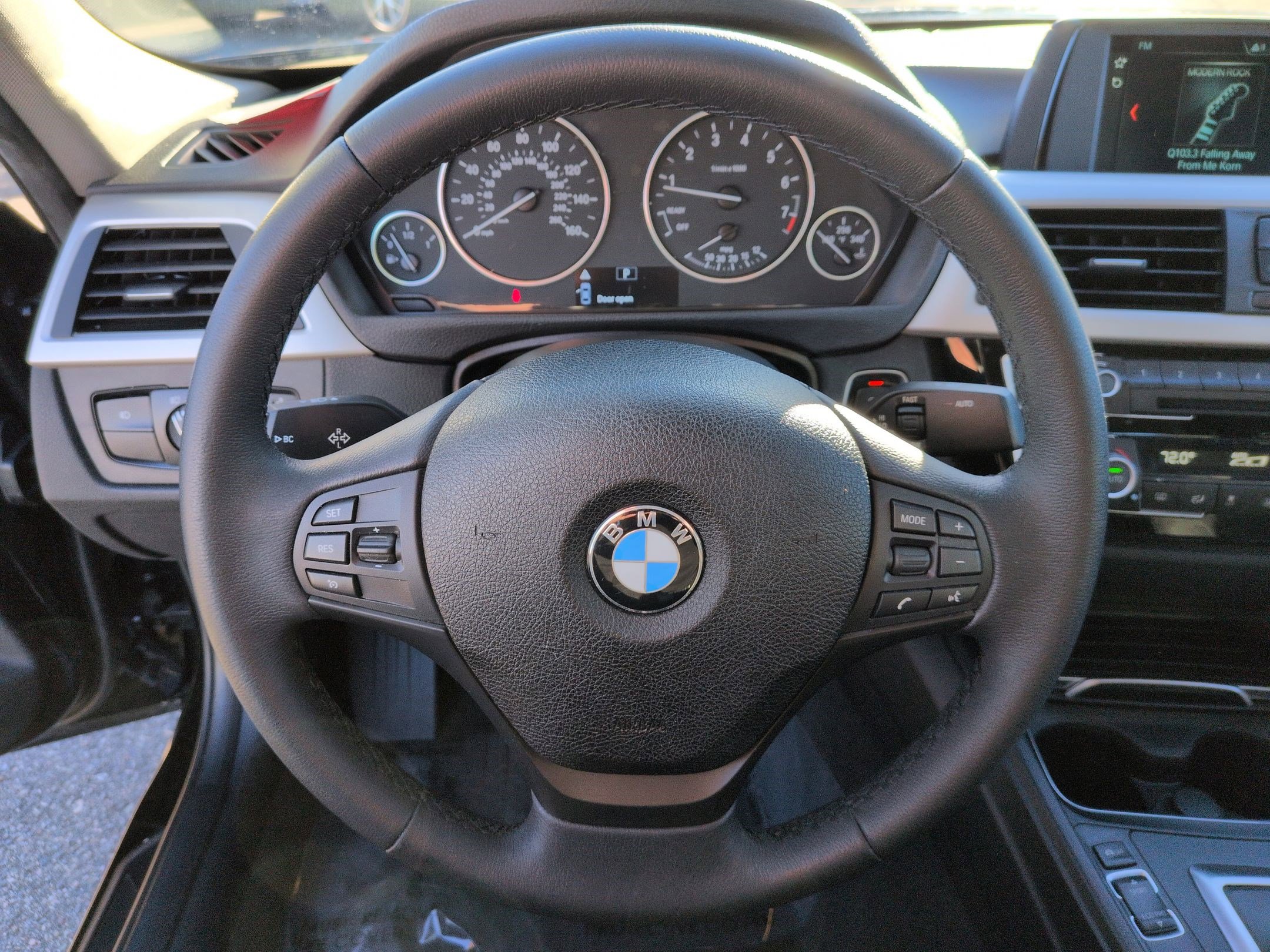 Used 2018 BMW 320i Sedan image 18