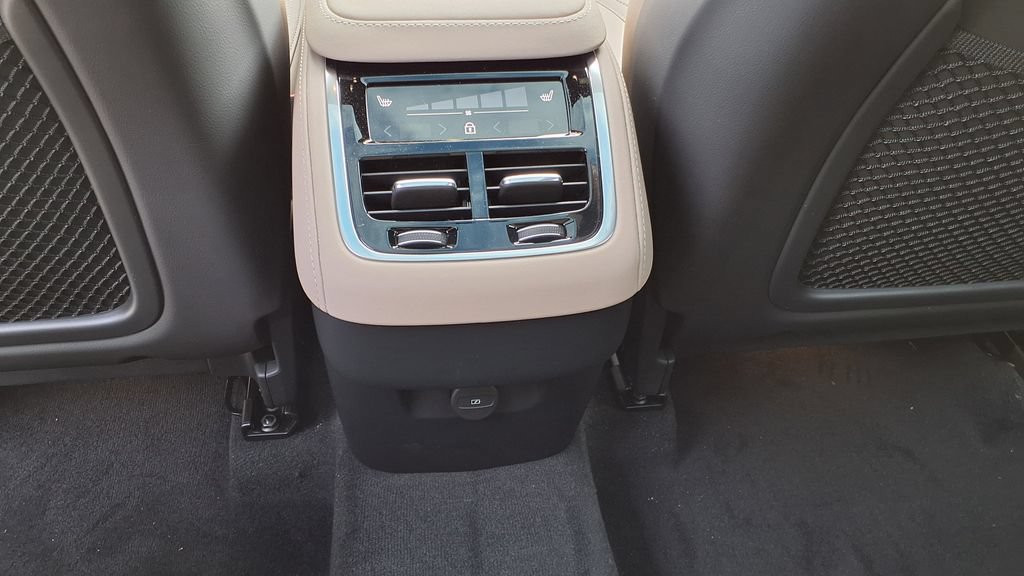 New 2026 Volvo XC90 B5 Core AWD/4WD image 18